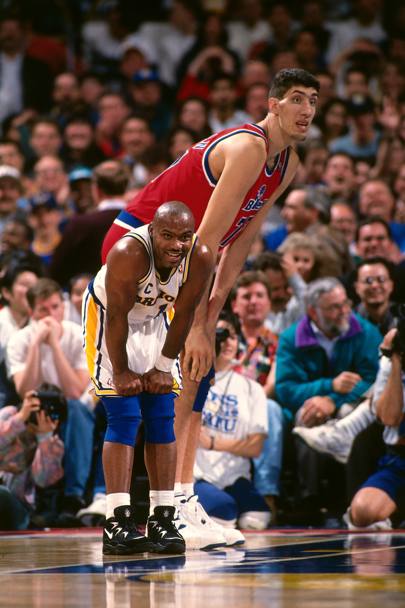 Il gigante e... 1995, l&#39;impietoso confronto tra Gheorghe Muresan, lungo dei Washington Bullets, e Tim Hardaway di Golden State